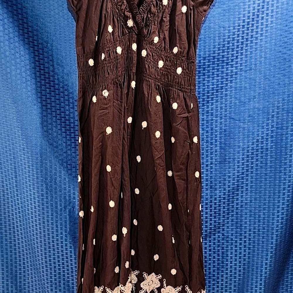 Cute Options size medium brown  dress with embroidered tan flowers